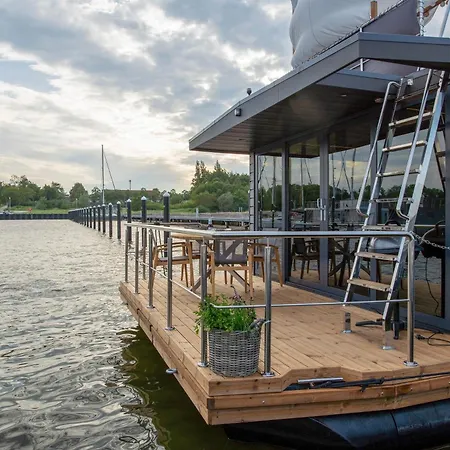 Hausboot Seeadler Stralsund-2